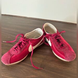 Nike Cortez Red Nylon Suede Sneakers Womens 7 Retro Running Shoes BxA